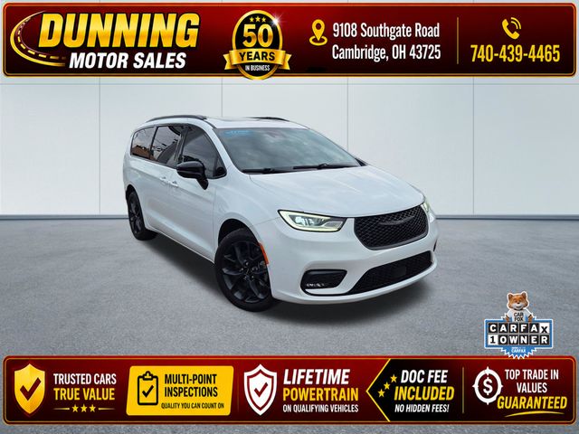 2023 Chrysler Pacifica Limited AWD's photo
