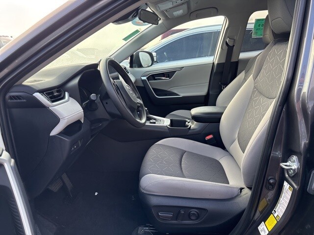 2024 Toyota RAV4 Hybrid XLE photo 4