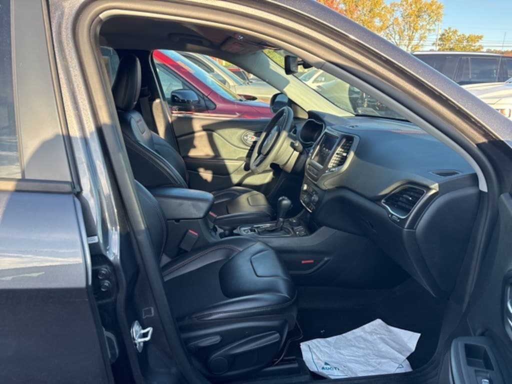 Used 2022 Jeep Cherokee Trailhawk SUV