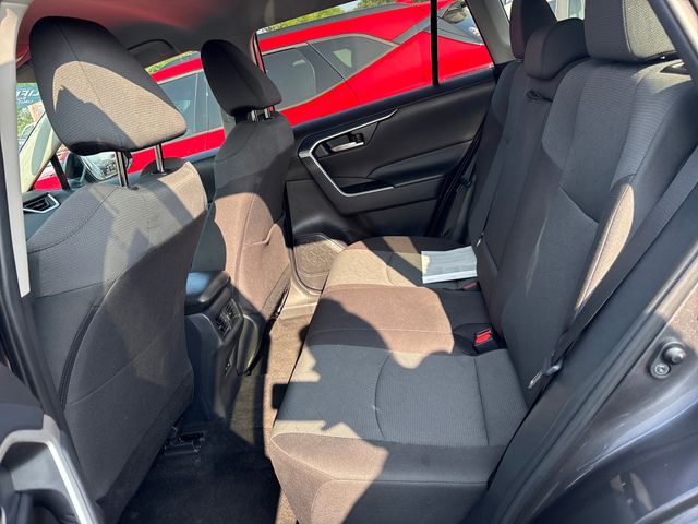 2024 Toyota RAV4 XLE - Photo 9
