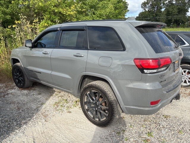 2020 Jeep Grand Cherokee Laredo photo 2