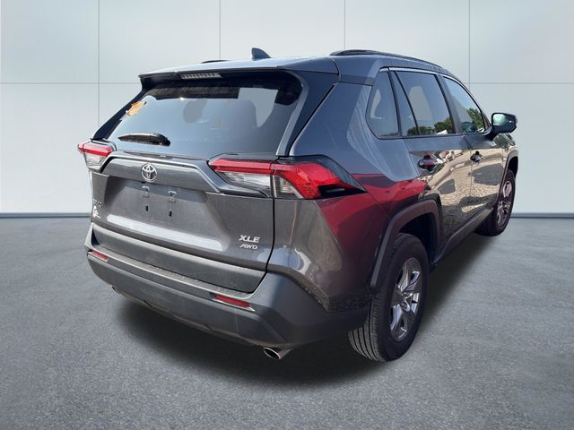 2024 Toyota RAV4 XLE - Photo 4