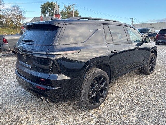 2025 Chevrolet Traverse RS photo 2