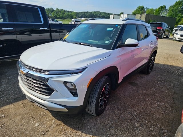 2024 Chevrolet Trailblazer LT photo 2
