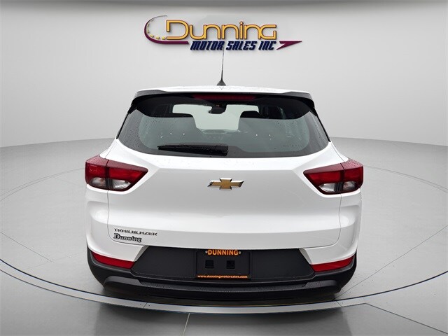 2023 Chevrolet Trailblazer LS photo 2