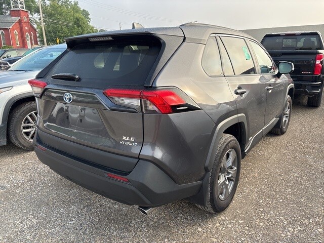 2024 Toyota RAV4 Hybrid XLE photo 3