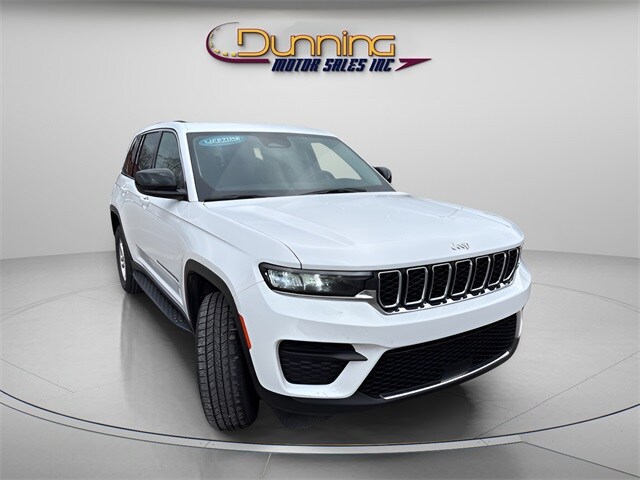 2023 Jeep Grand Cherokee Laredo photo 4