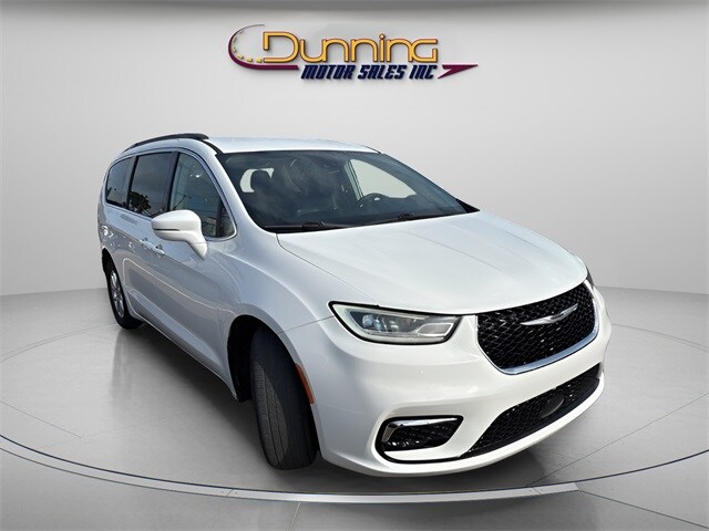 2022 Chrysler Pacifica Touring L photo 3