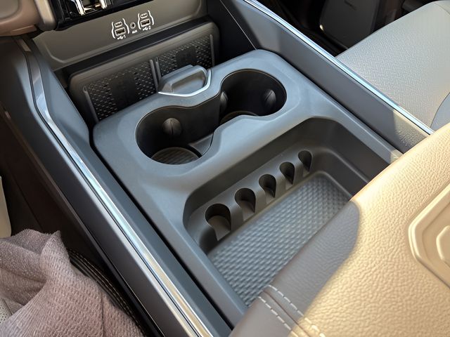 2026 RAM 3500 Laramie - Photo 21