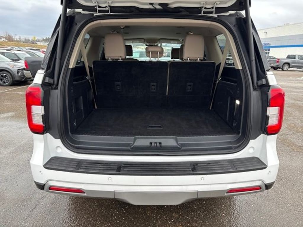 Used 2024 Ford Expedition Max XLT SUV