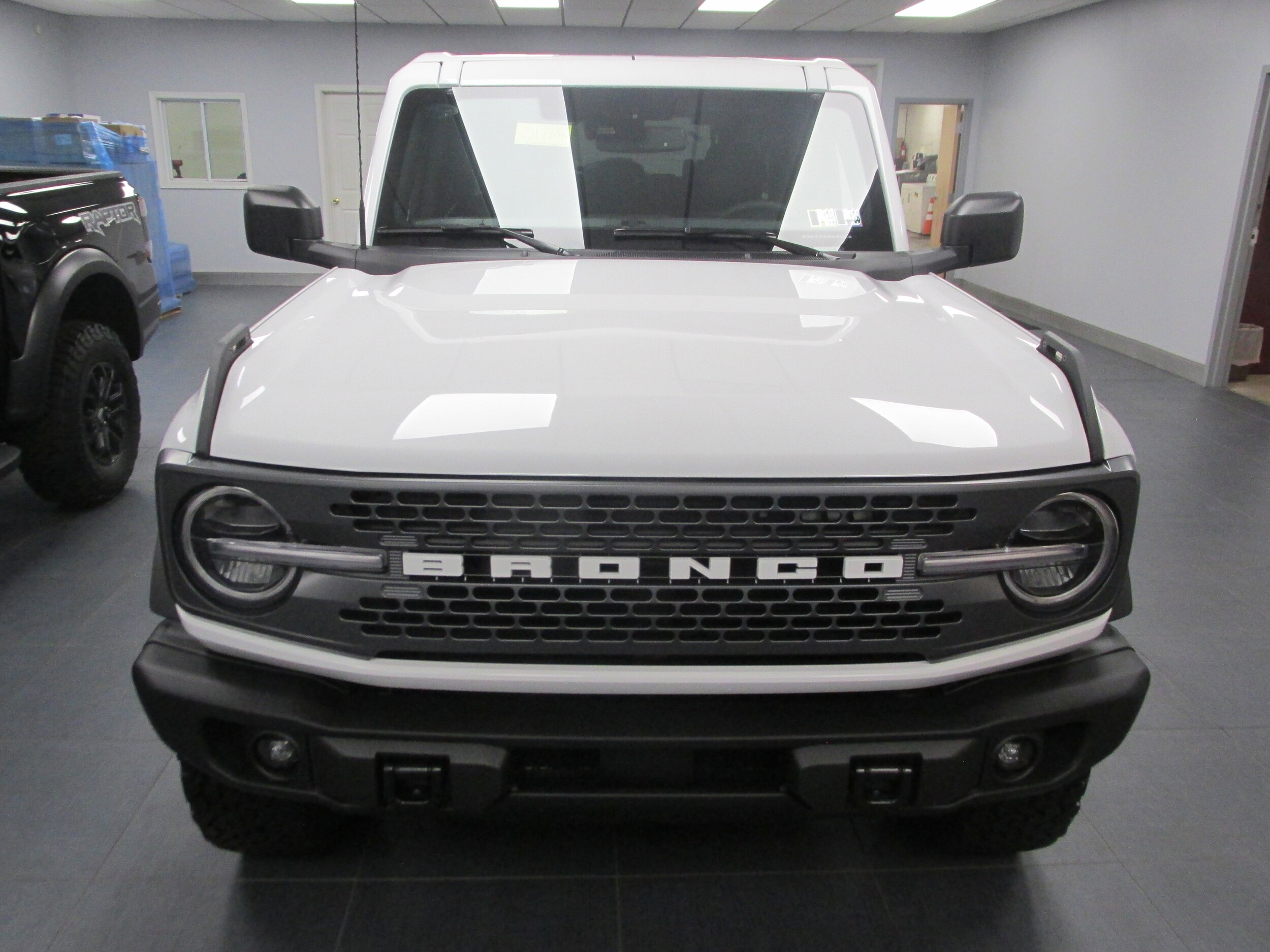 2025 Ford Bronco Badlands photo 2