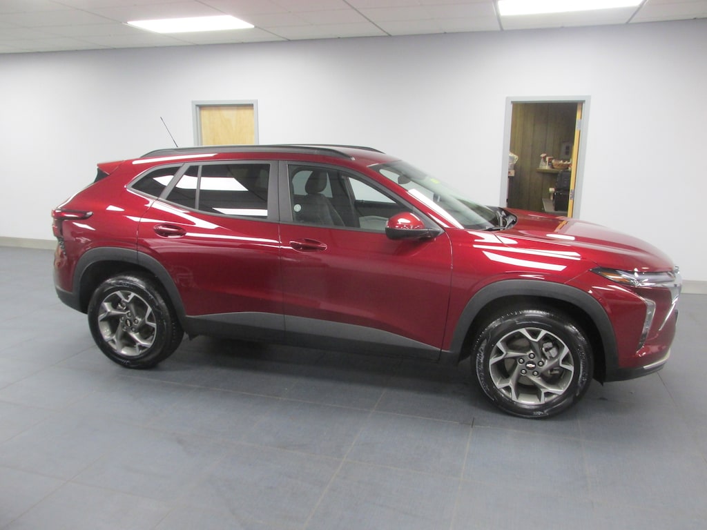 Used 2025 Chevrolet Trax LT SUV