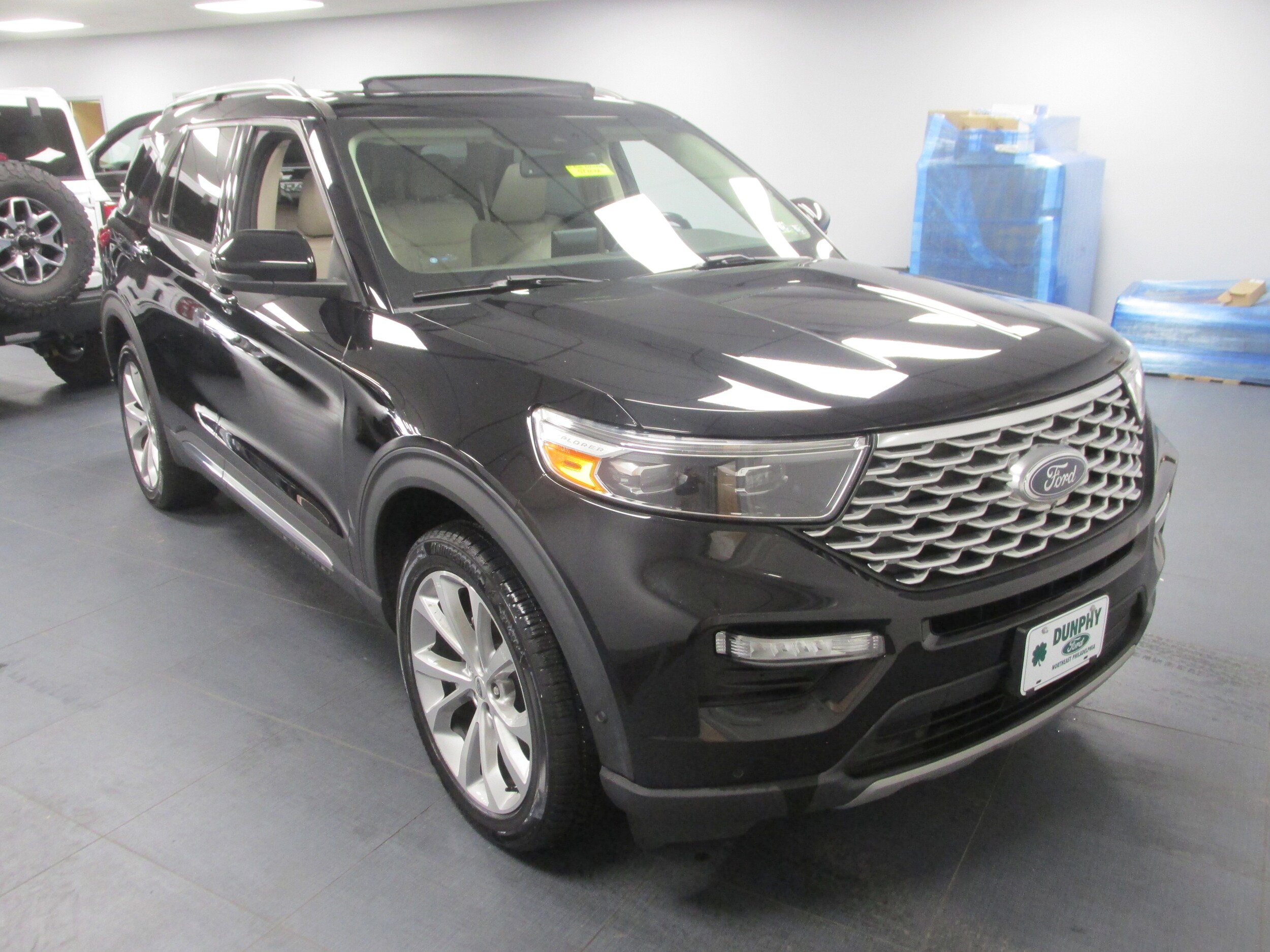 2021 Ford Explorer Platinum photo 2