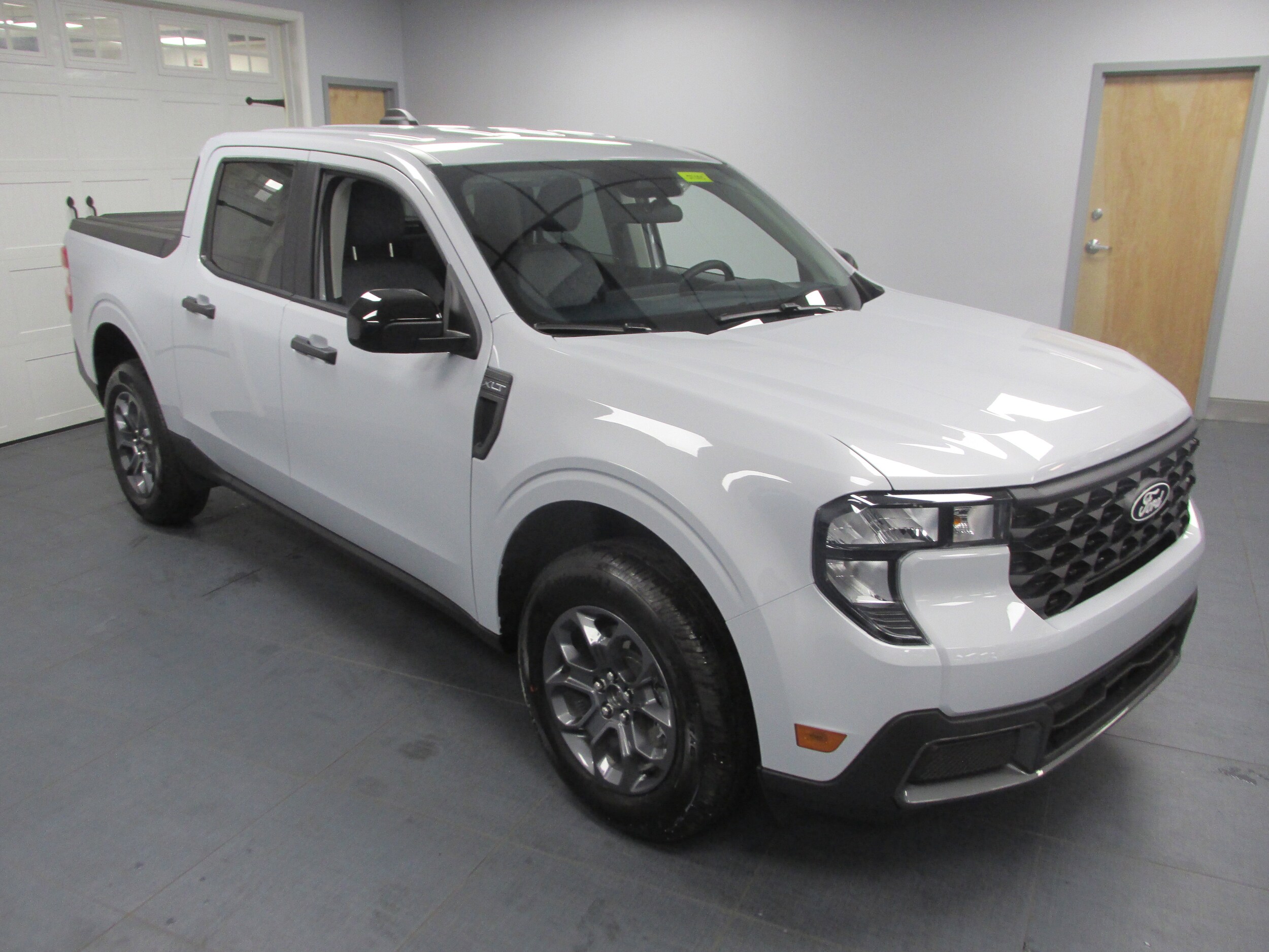2025 Ford Maverick XLT photo 3