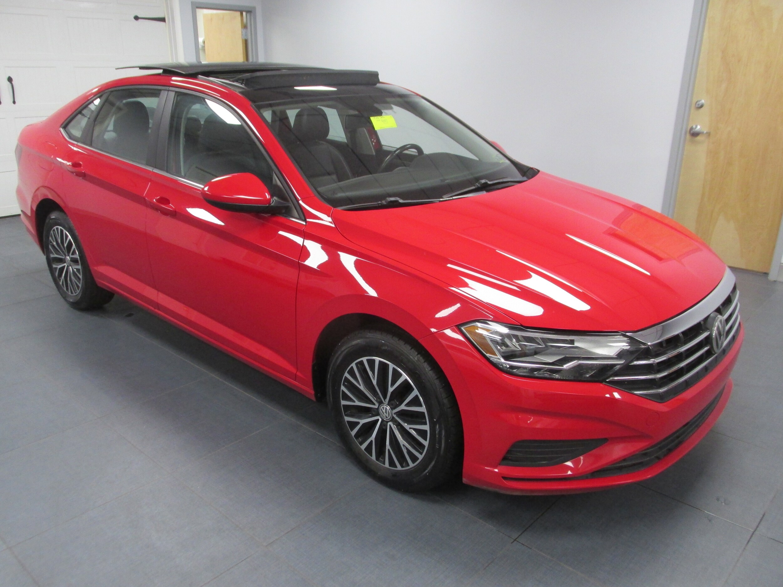 2019 Volkswagen Jetta 1.4T R-Line photo 3