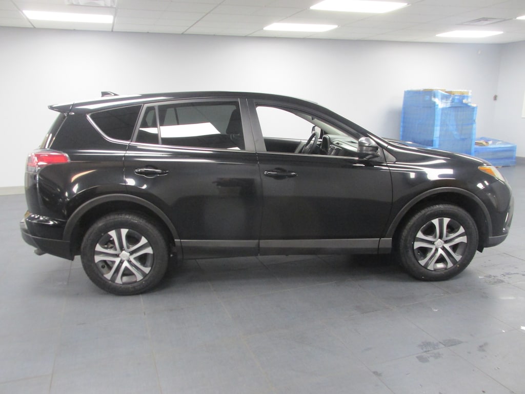 Used 2018 Toyota RAV4 LE SUV