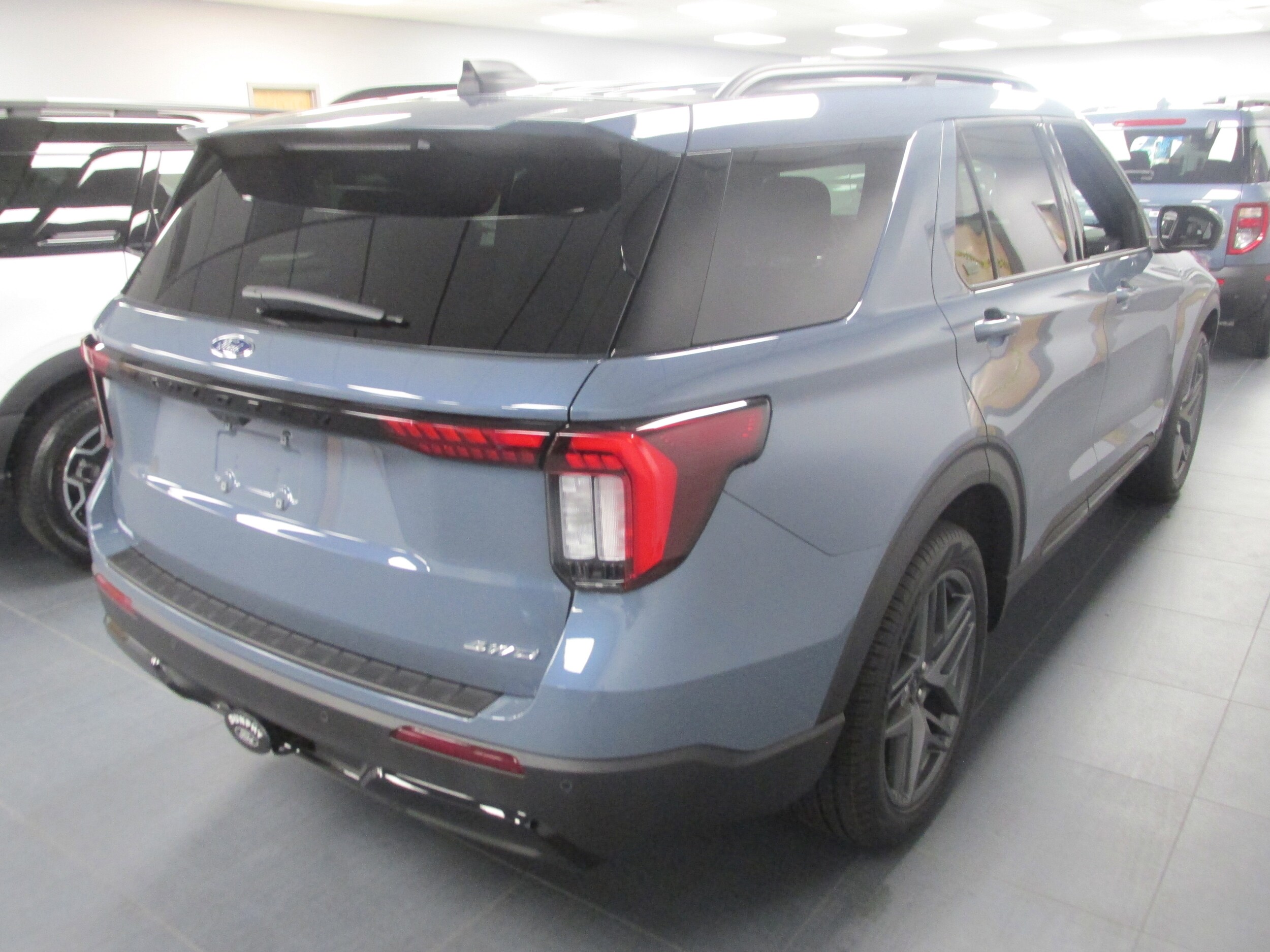 2025 Ford Explorer ST-Line photo 4