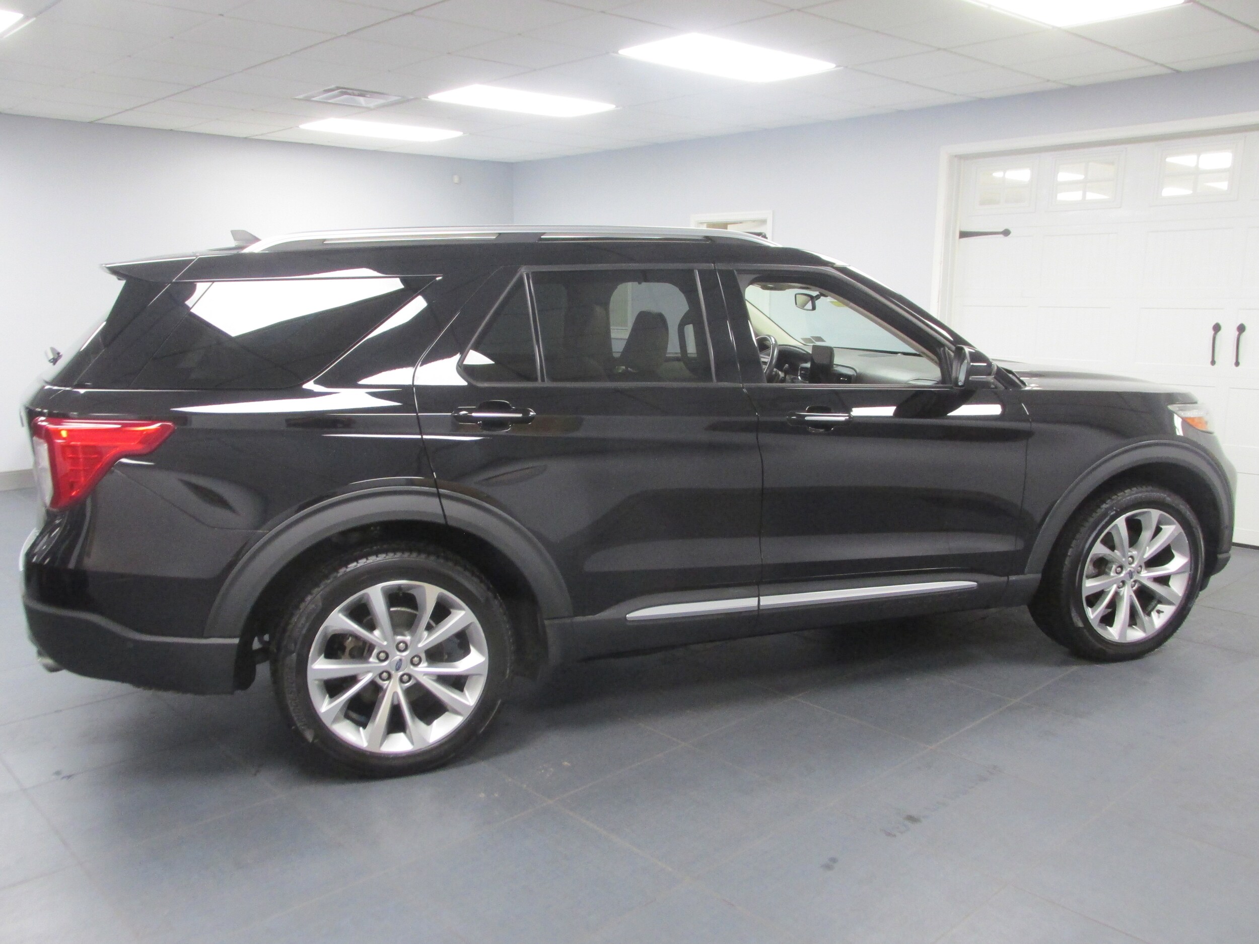 2021 Ford Explorer Platinum photo 3