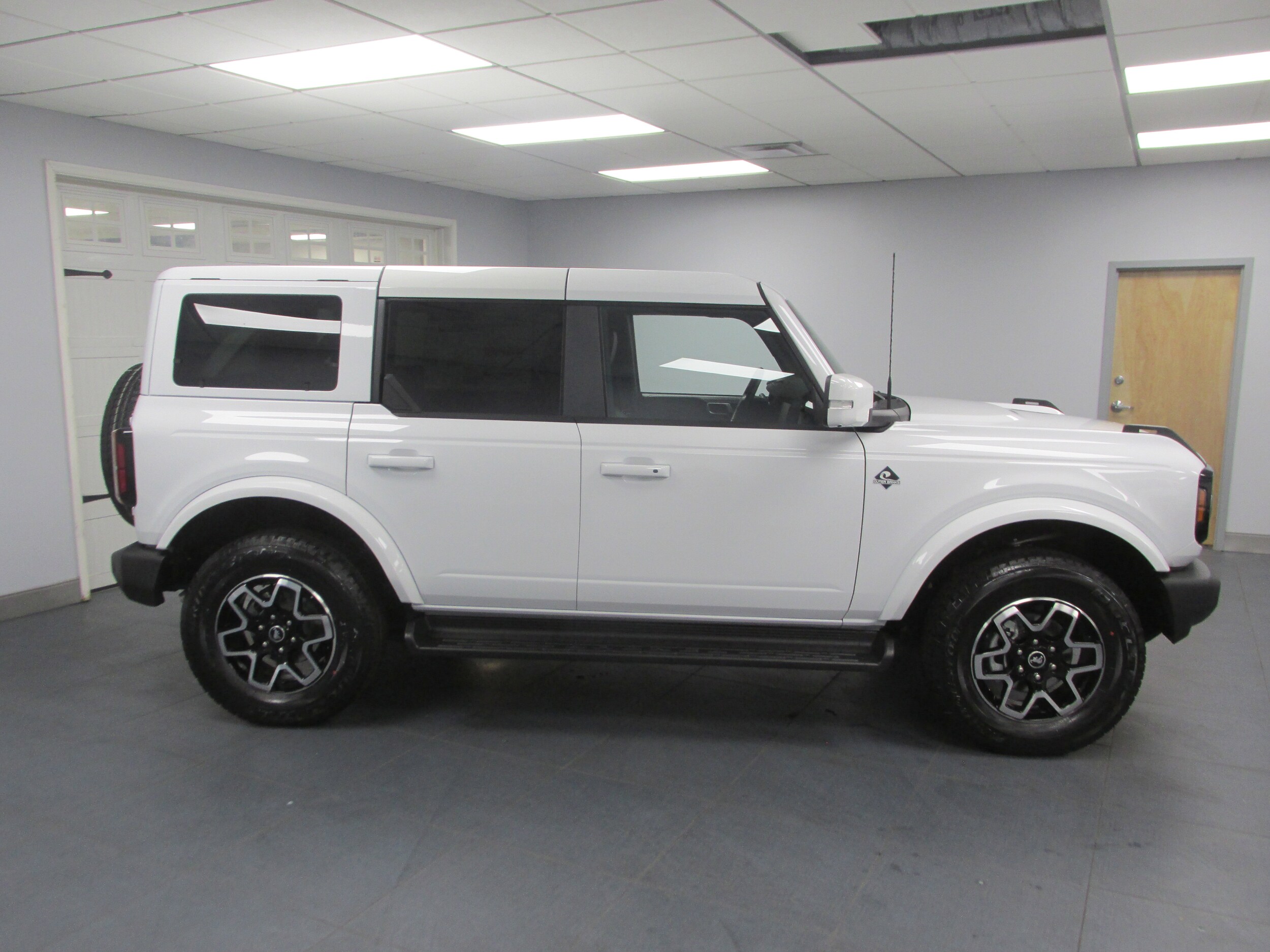 2025 Ford Bronco Outer Banks photo 4