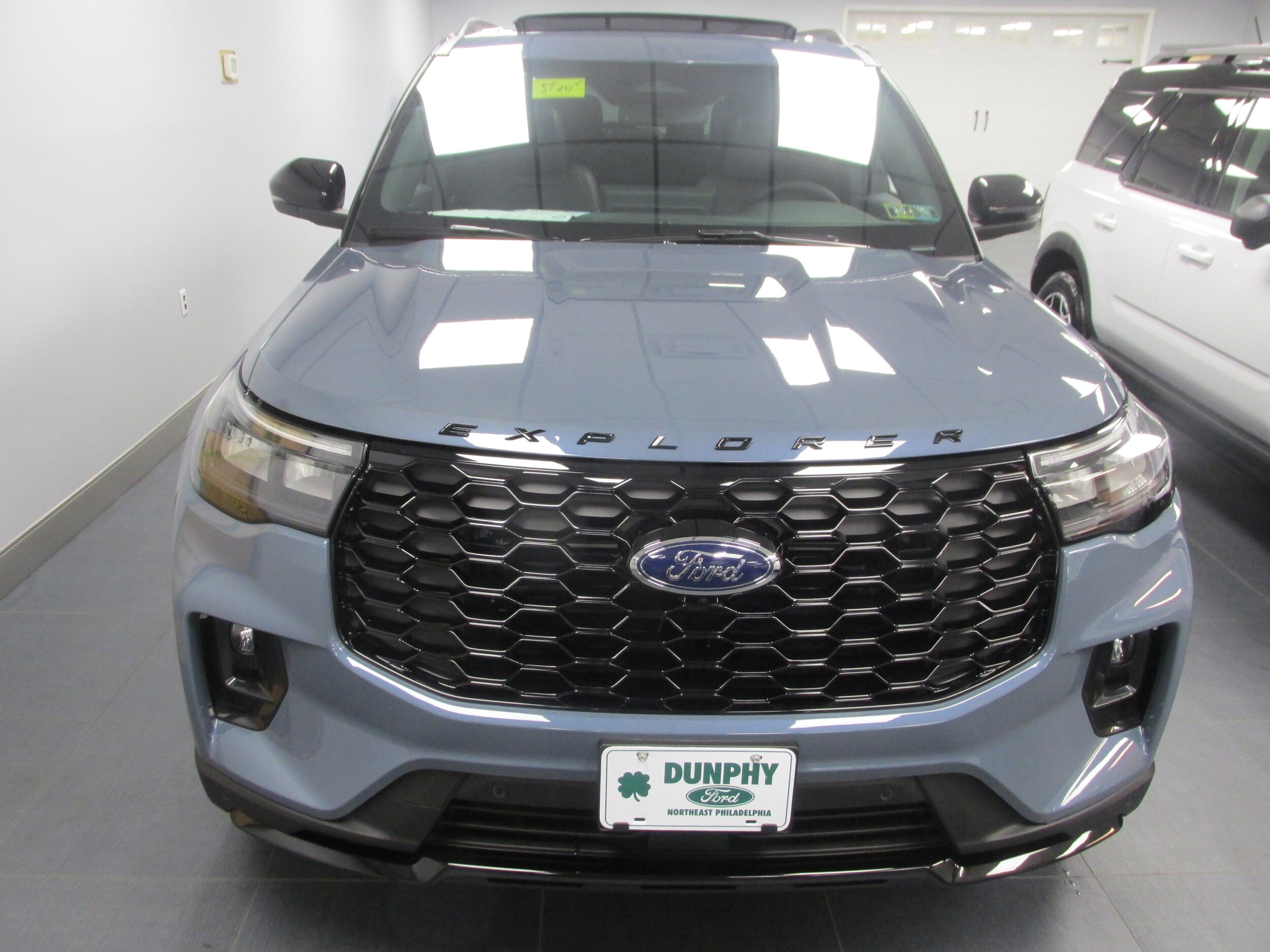 2025 Ford Explorer ST-Line photo 2