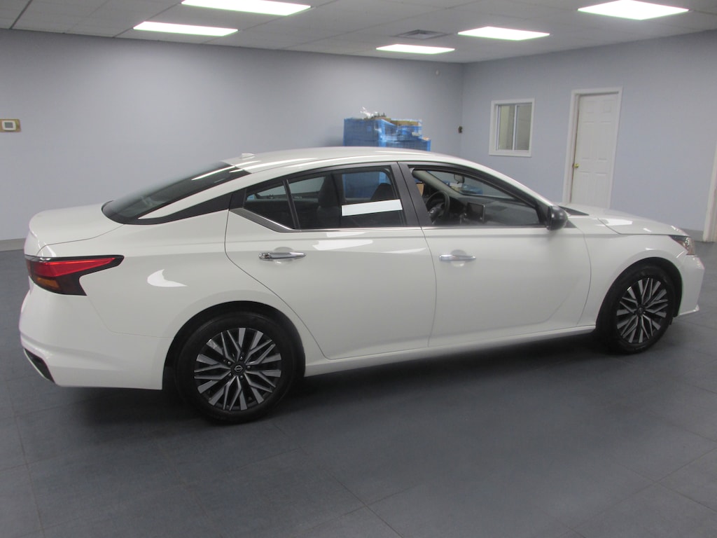 Used 2025 Nissan Altima SV Sedan