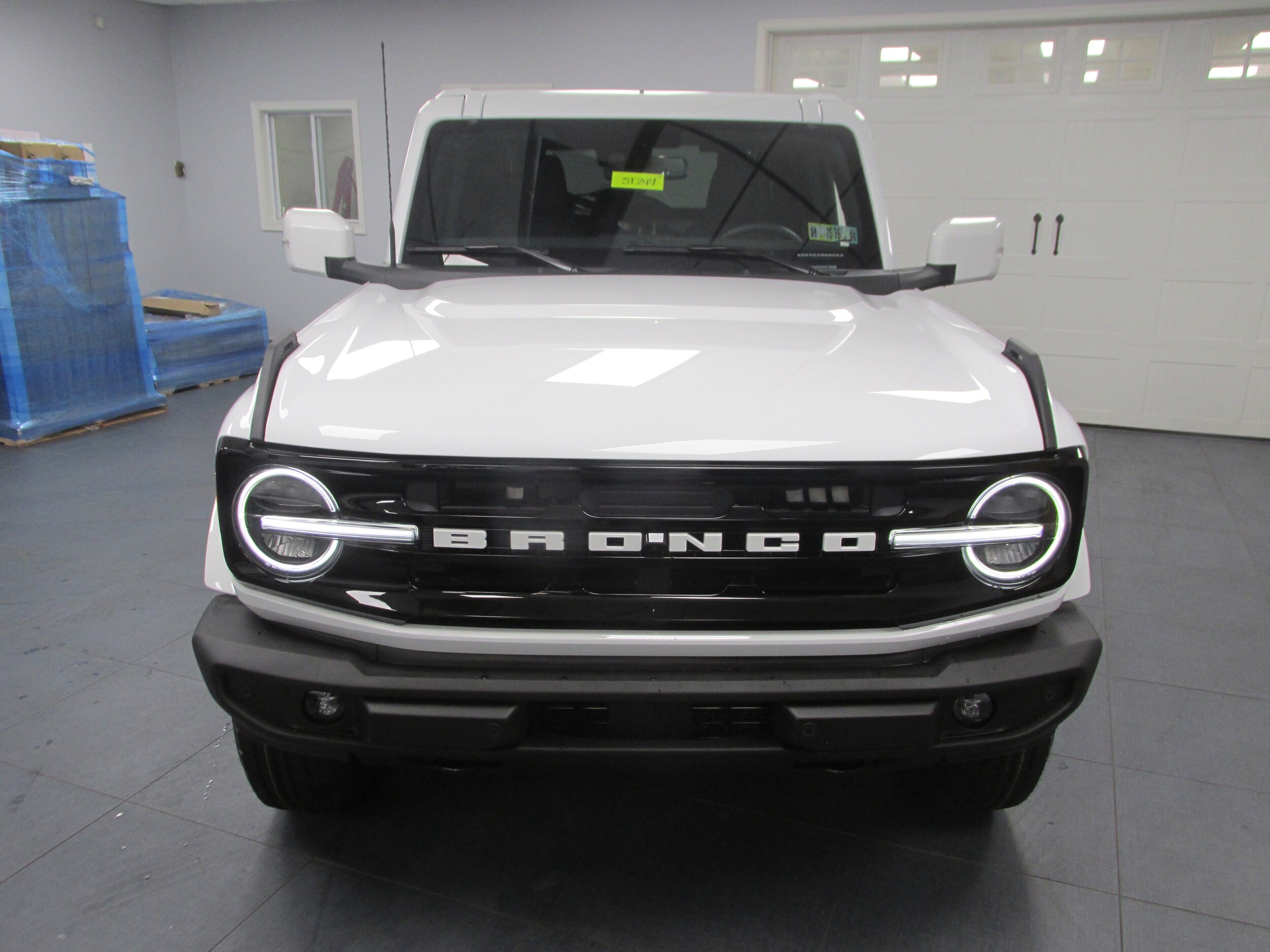 2025 Ford Bronco Outer Banks photo 2