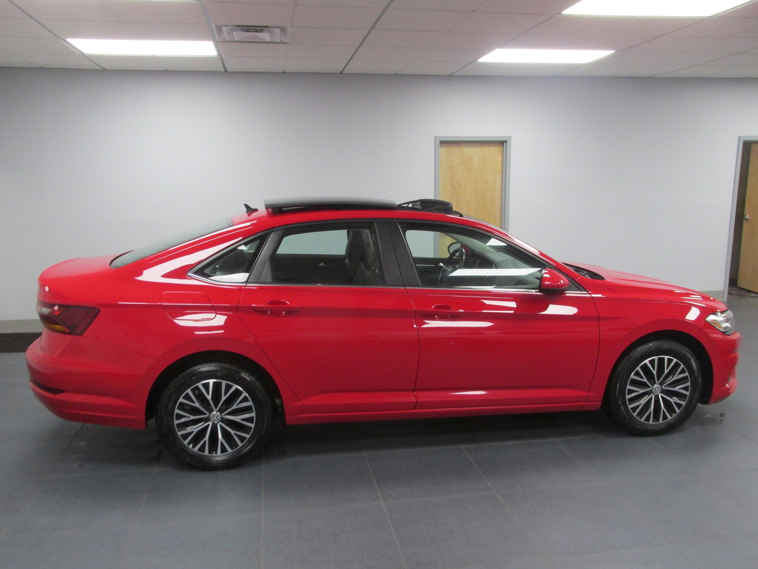 2019 Volkswagen Jetta 1.4T R-Line photo 4