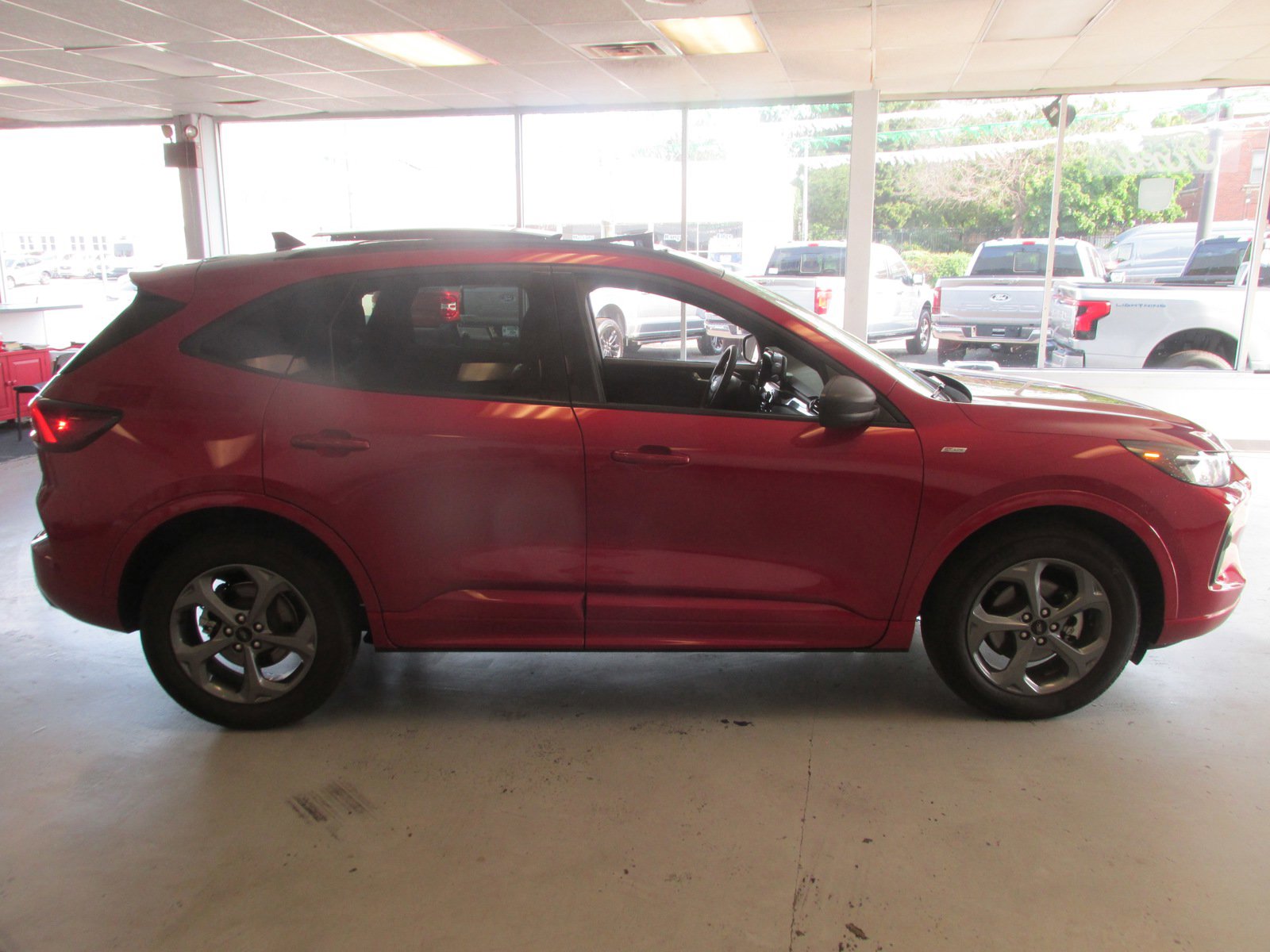2023 Ford Escape ST-Line photo 4