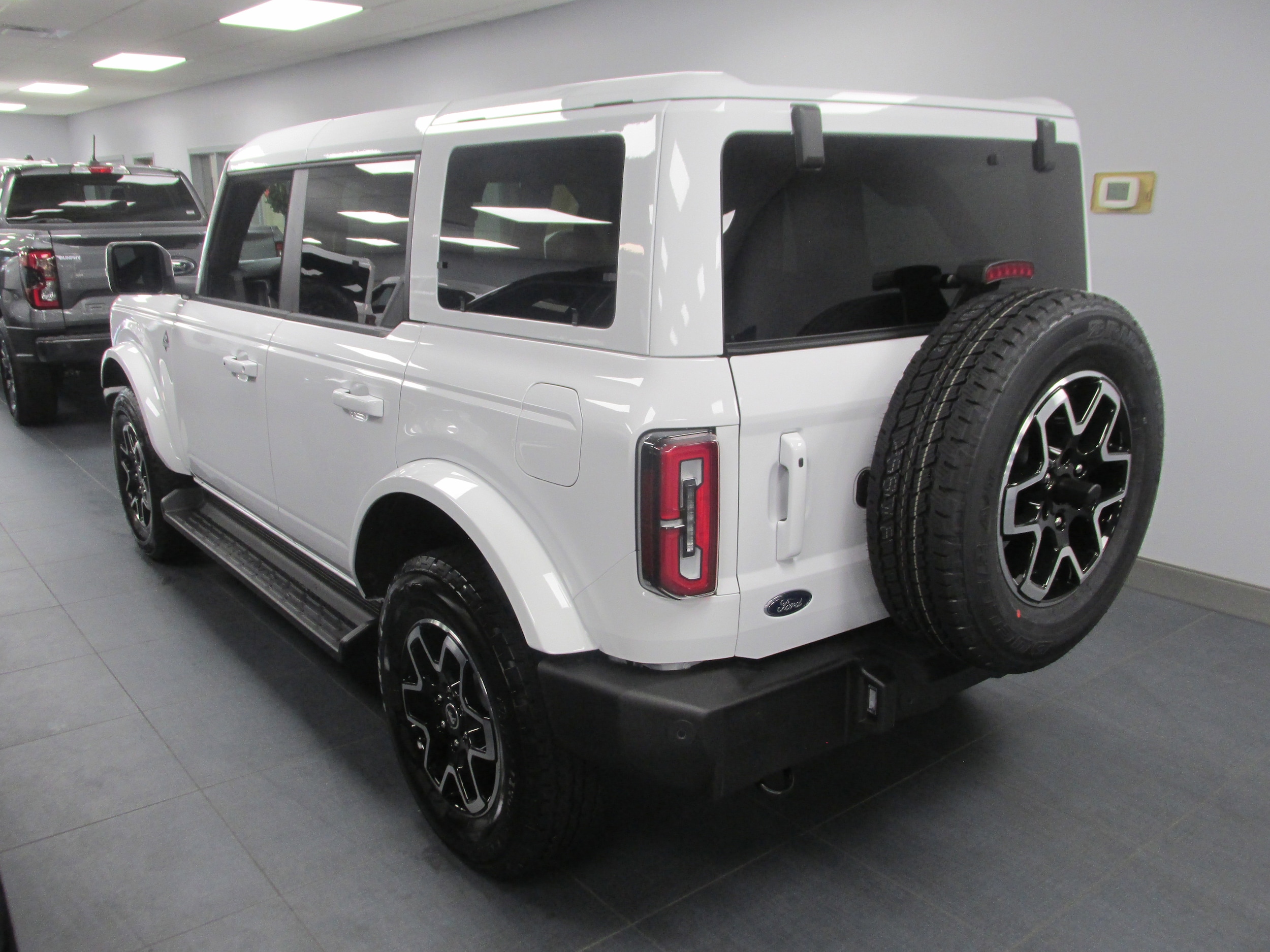 2025 Ford Bronco 4-Door Outer Banks - Photo 6