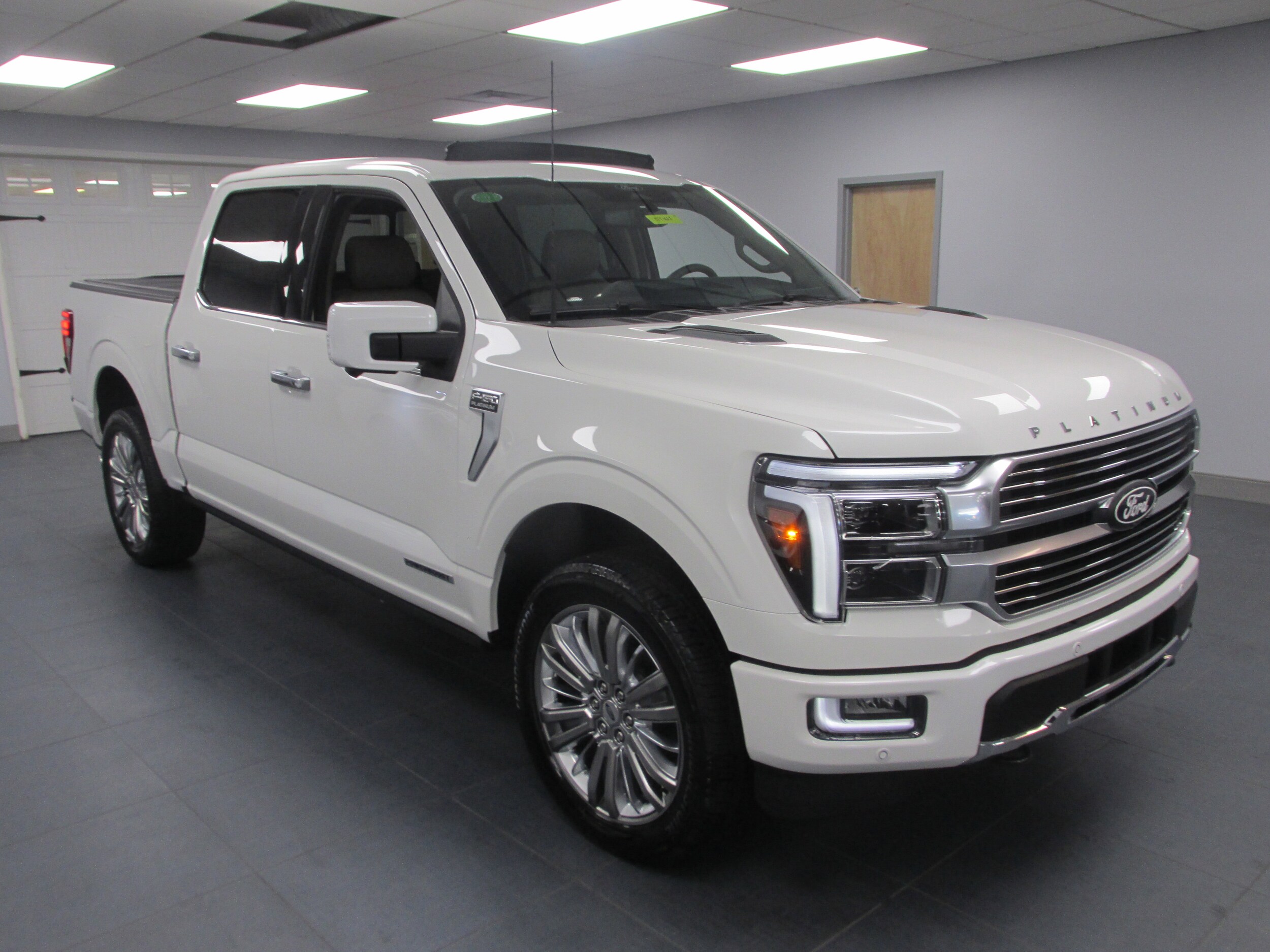 2025 Ford F-150 Platinum photo 3