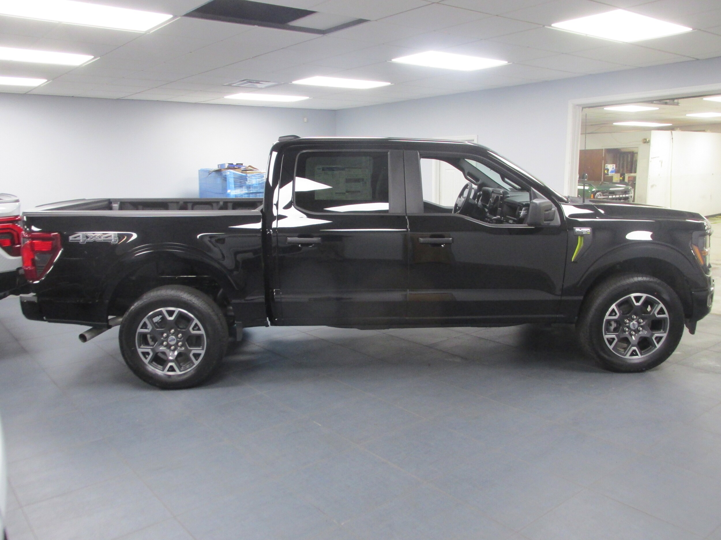 2025 Ford F-150 STX photo 4