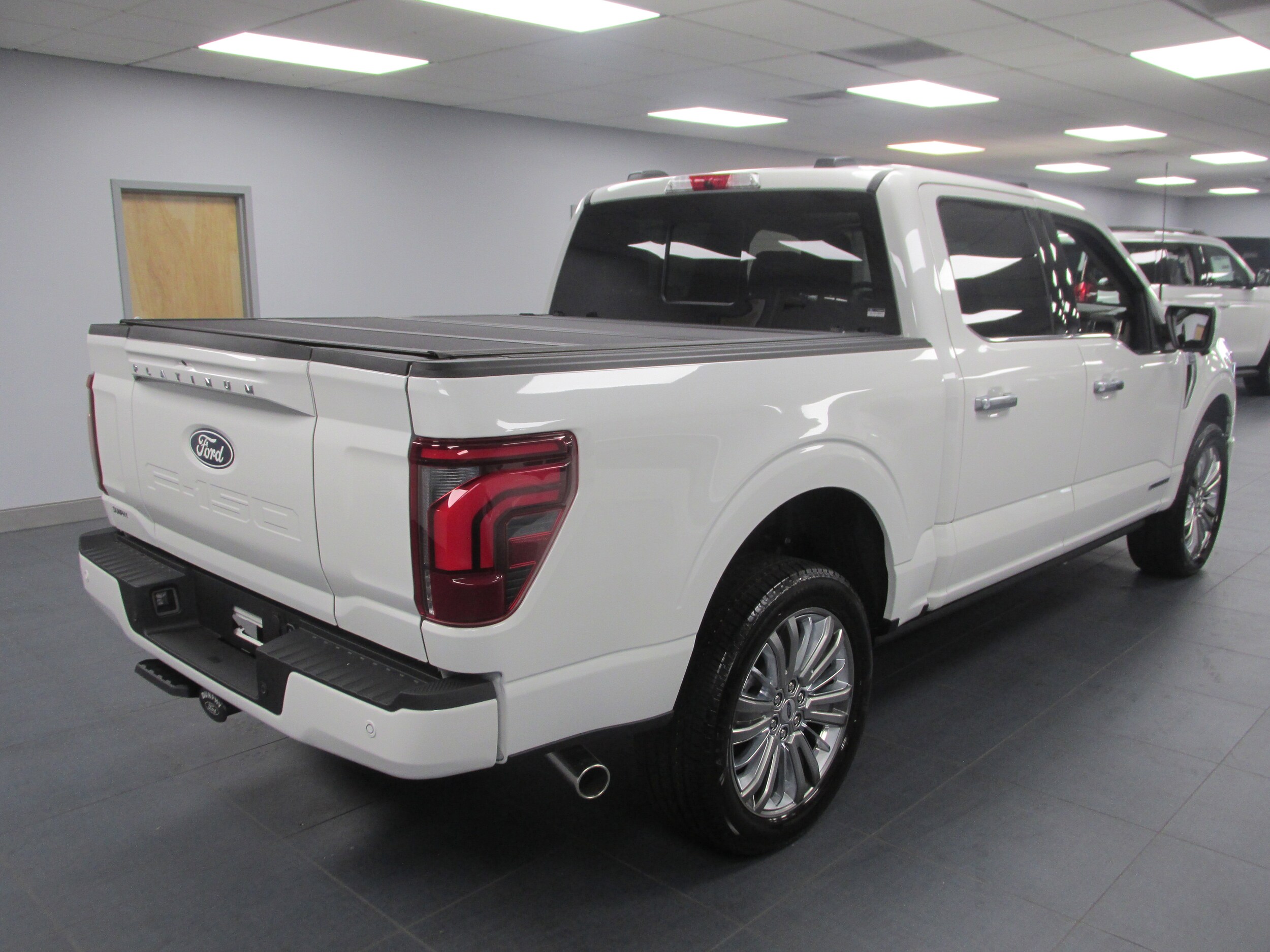2025 Ford F-150 Platinum photo 4