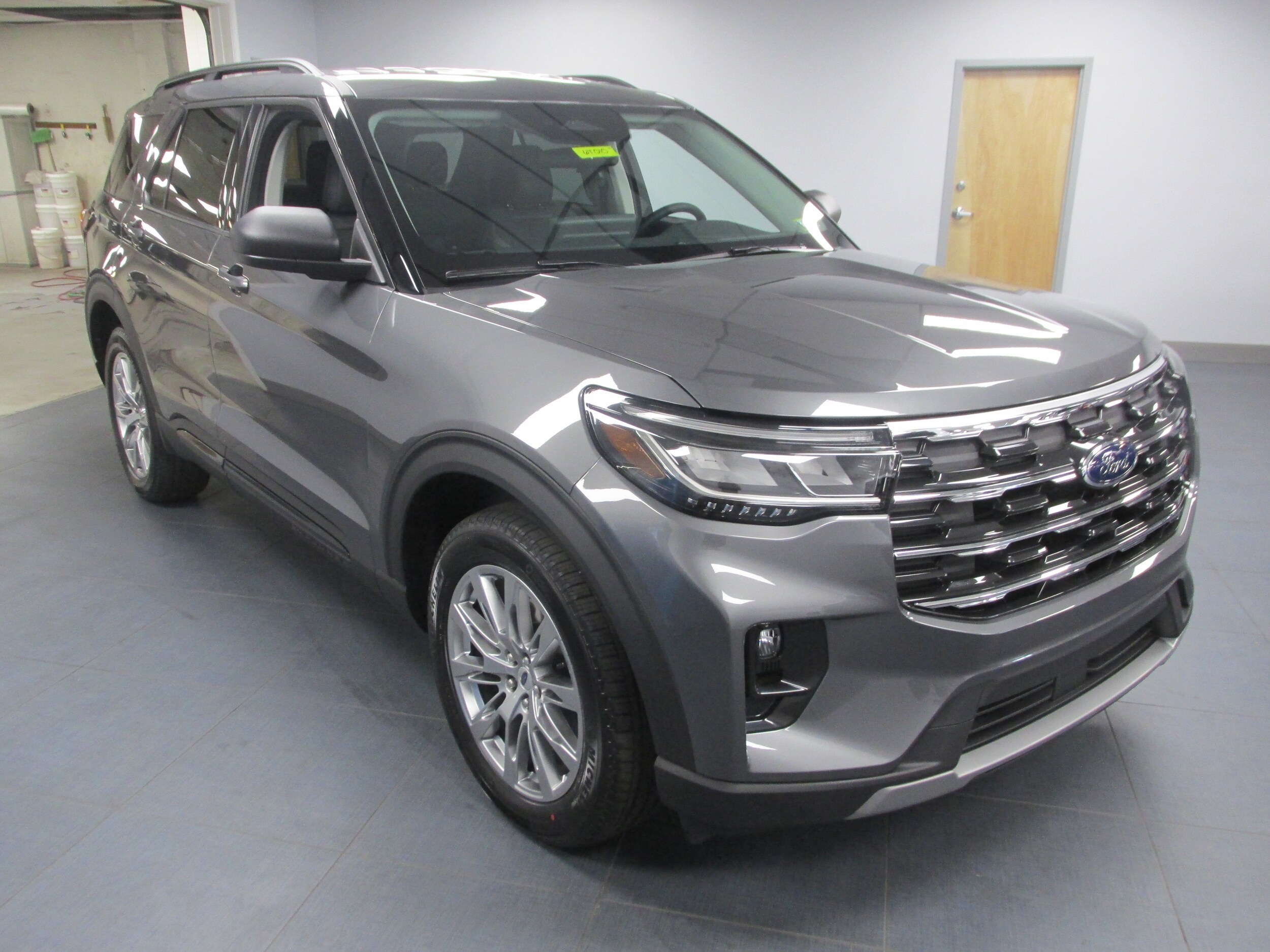 2026 Ford Explorer photo 2