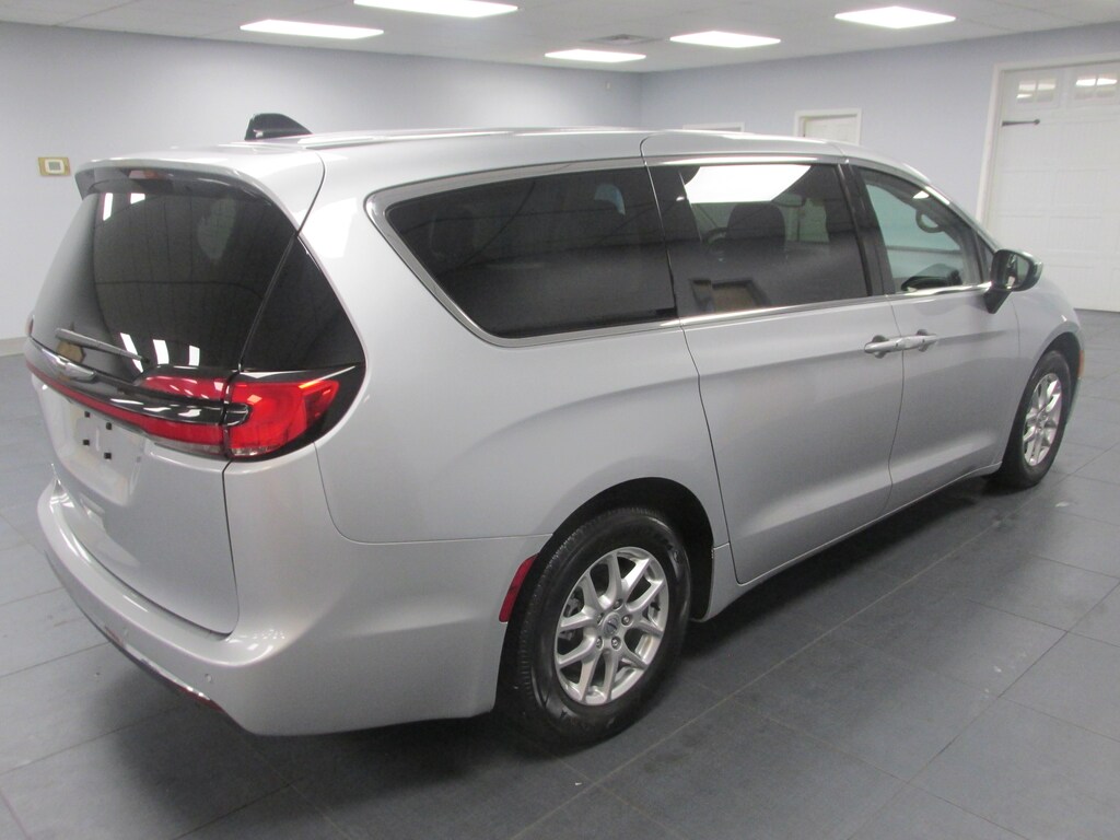 Certified 2023 Chrysler Pacifica Touring L Van Passenger Van