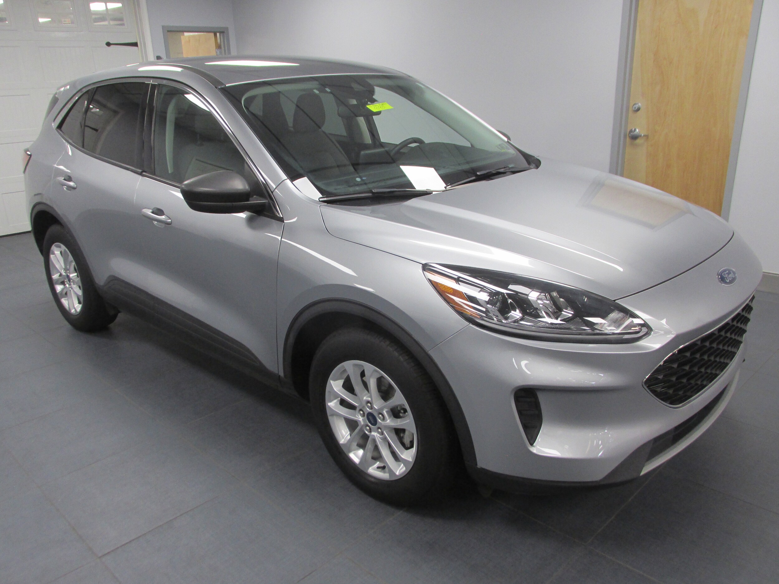 2022 Ford Escape SE photo 3