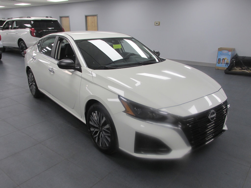 Used 2025 Nissan Altima SV Sedan