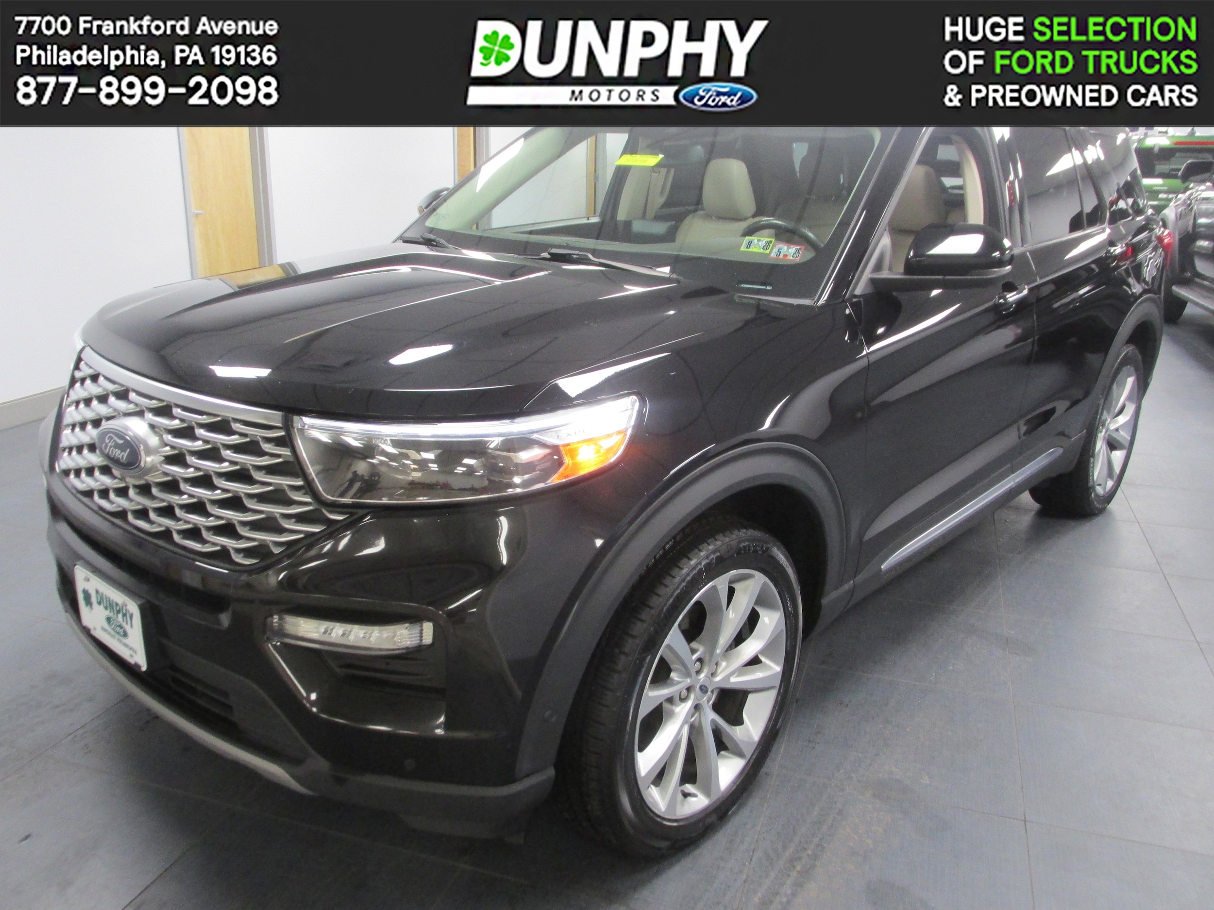 2021 Ford Explorer Platinum's photo