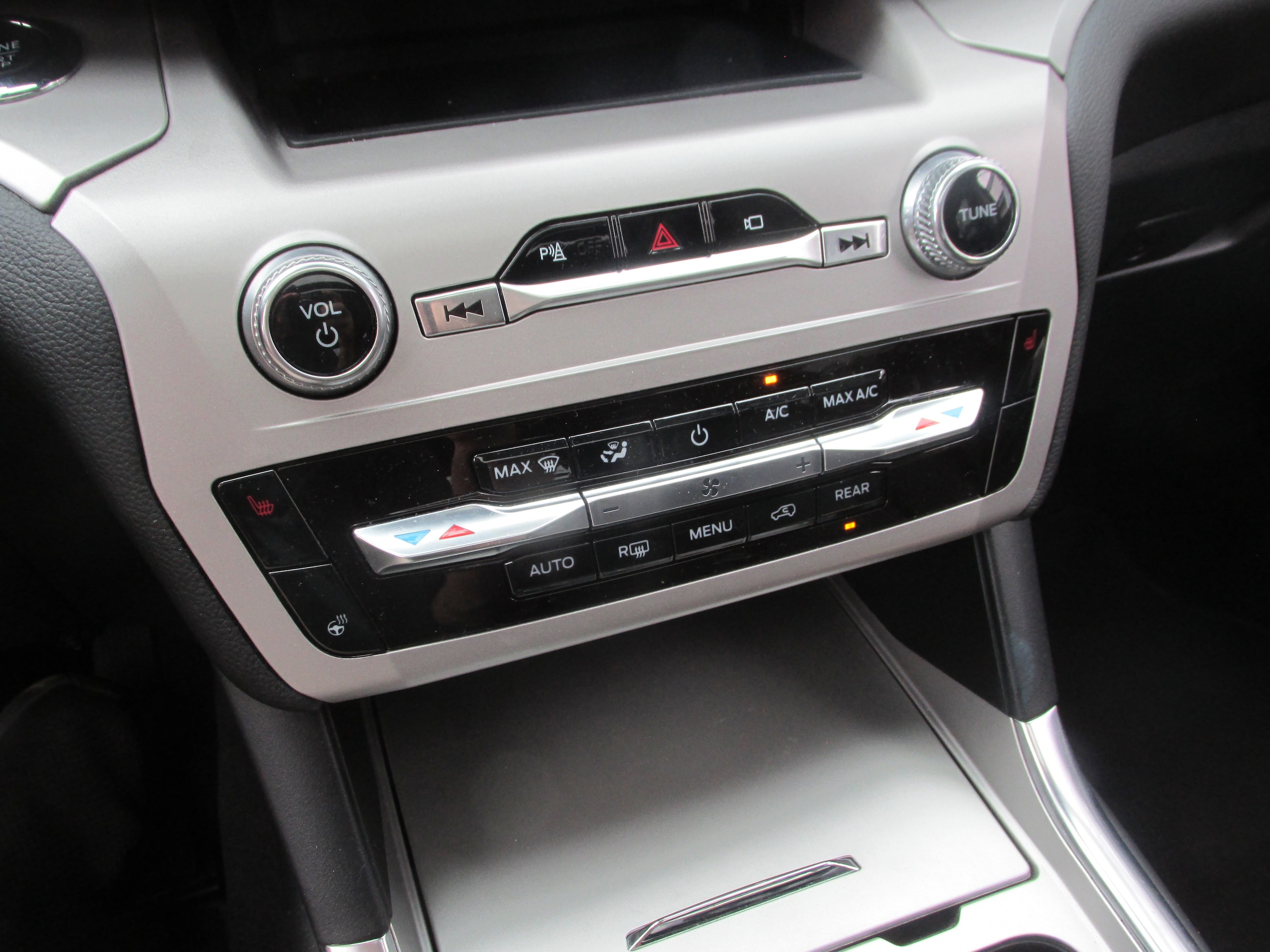 2023 Ford Explorer XLT - Photo 40