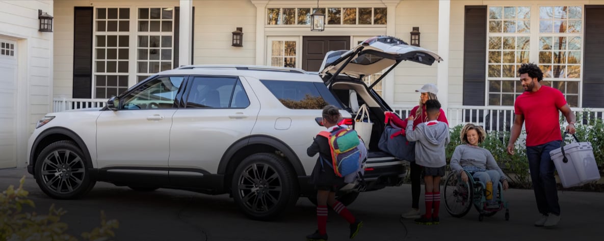 2026-Ford-Explorer%20family%20lifestyle.png