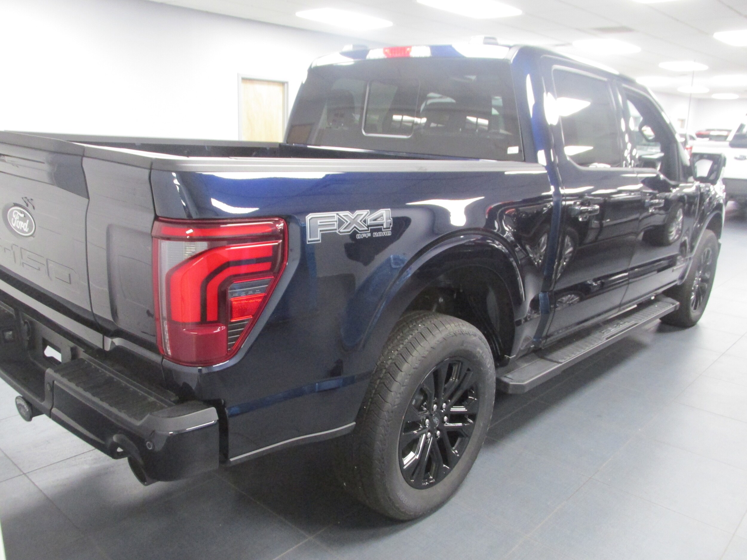 2025 Ford F-150 Lariat photo 4