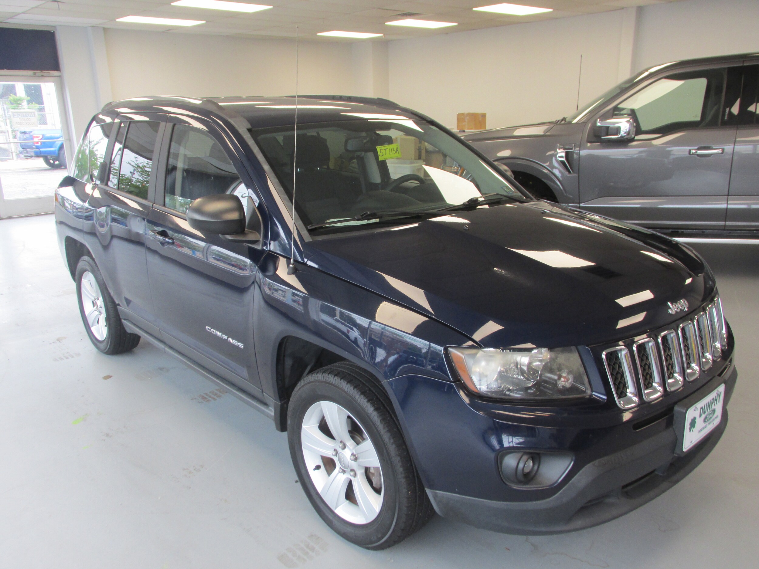 2014 Jeep Compass Sport photo 3
