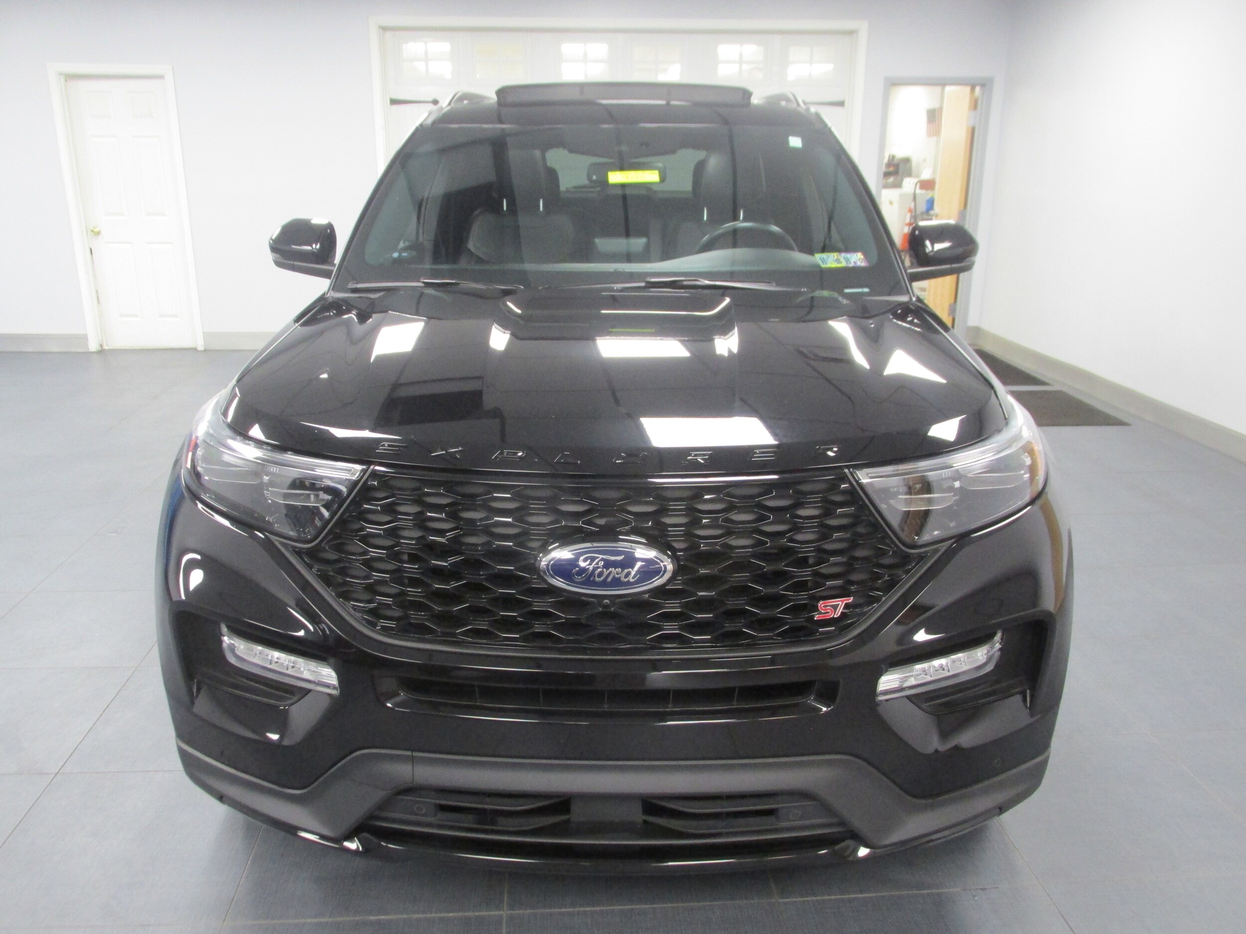 2022 Ford Explorer ST photo 2