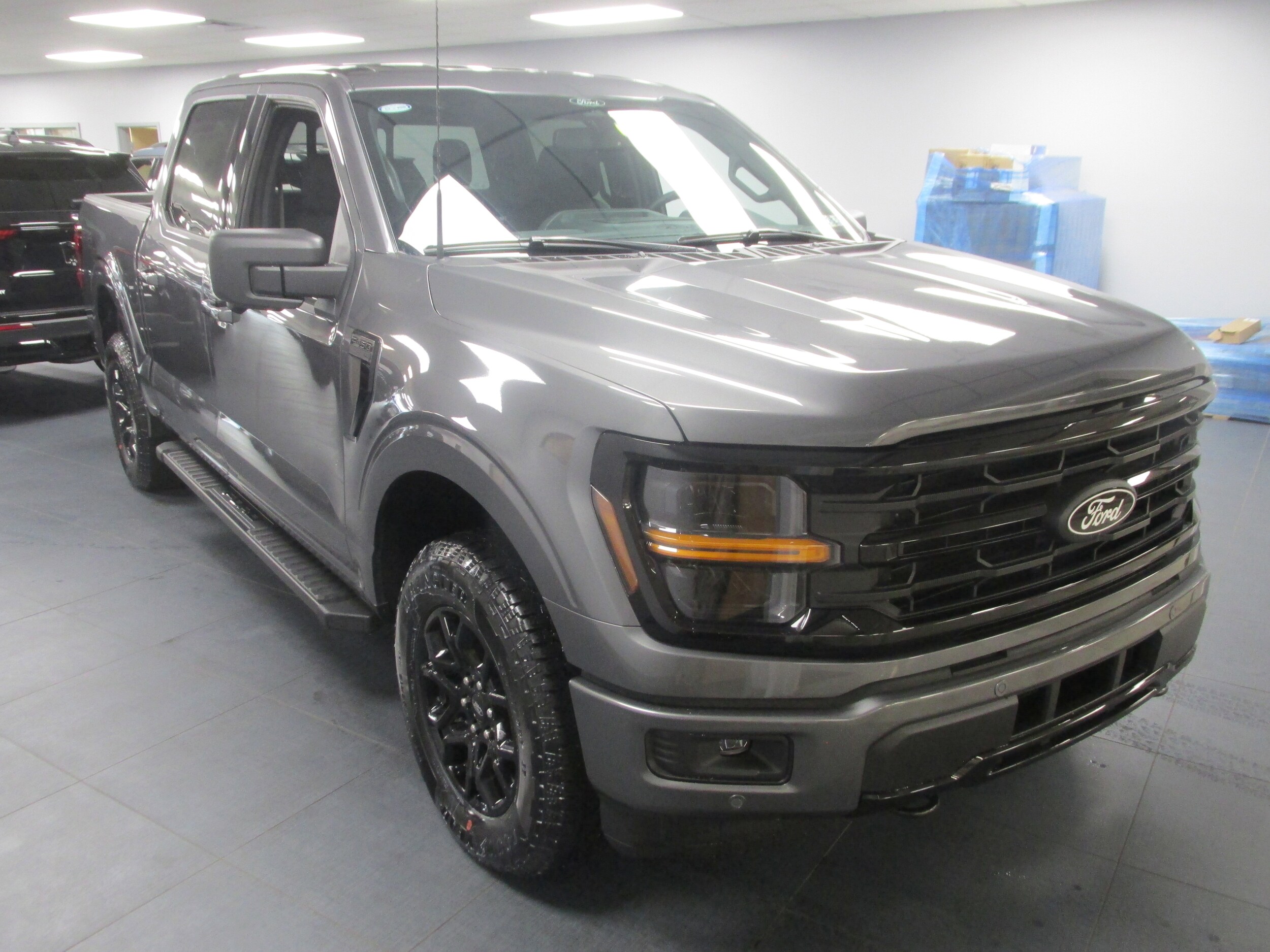 2025 Ford F-150 XLT photo 3