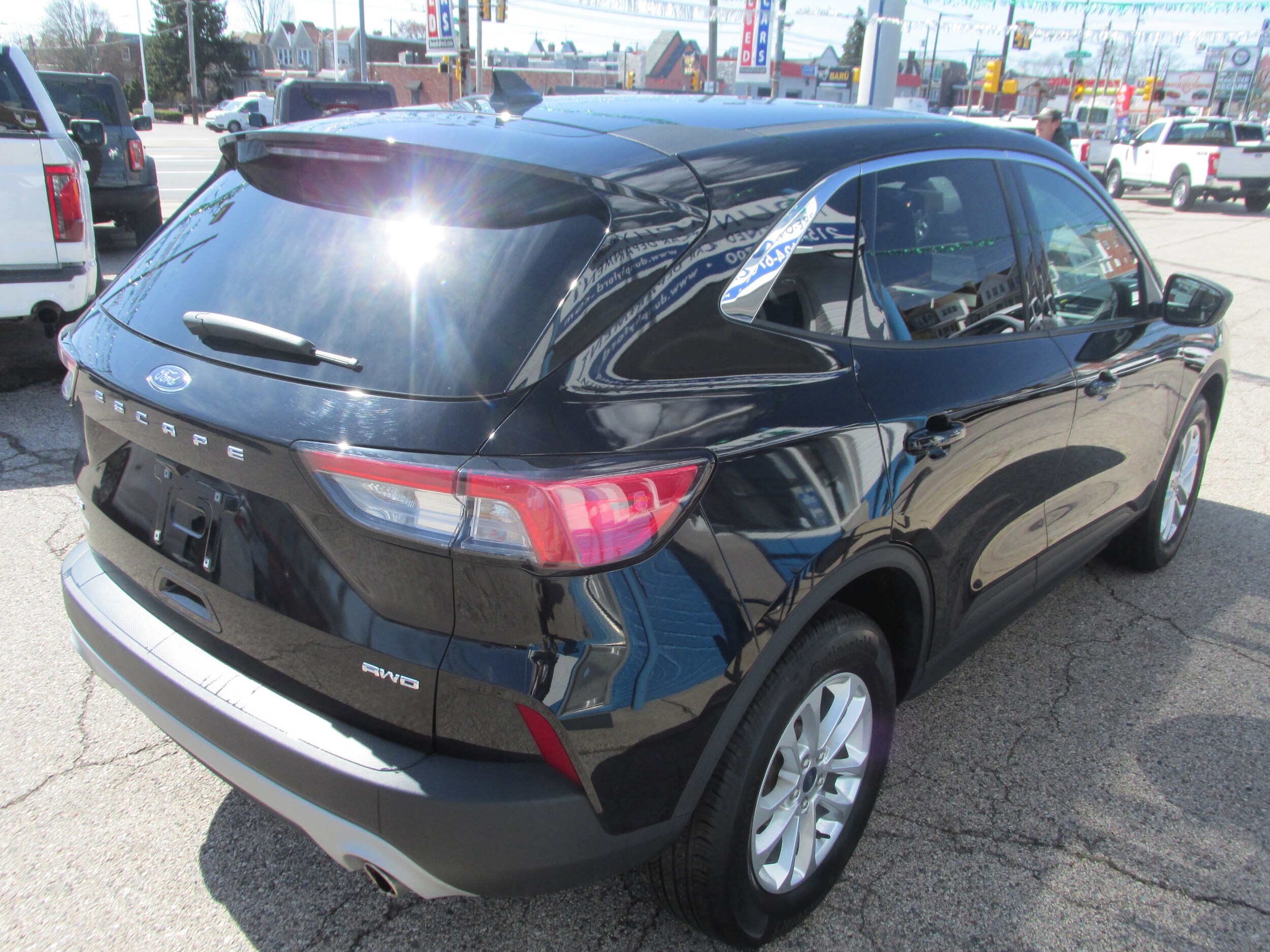2022 Ford Escape SE photo 2