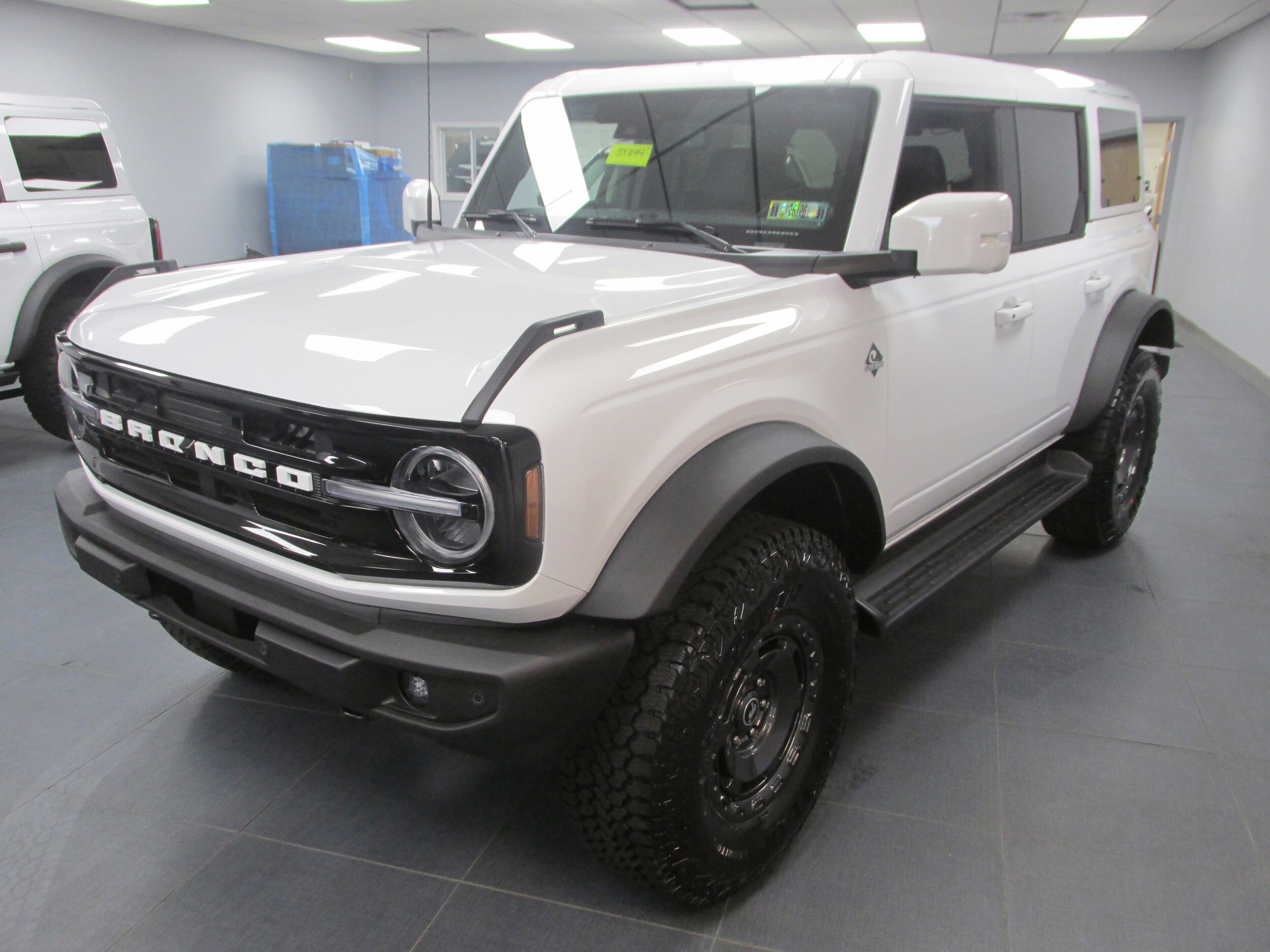 2025 Ford Bronco 4-Door Outer Banks's photo
