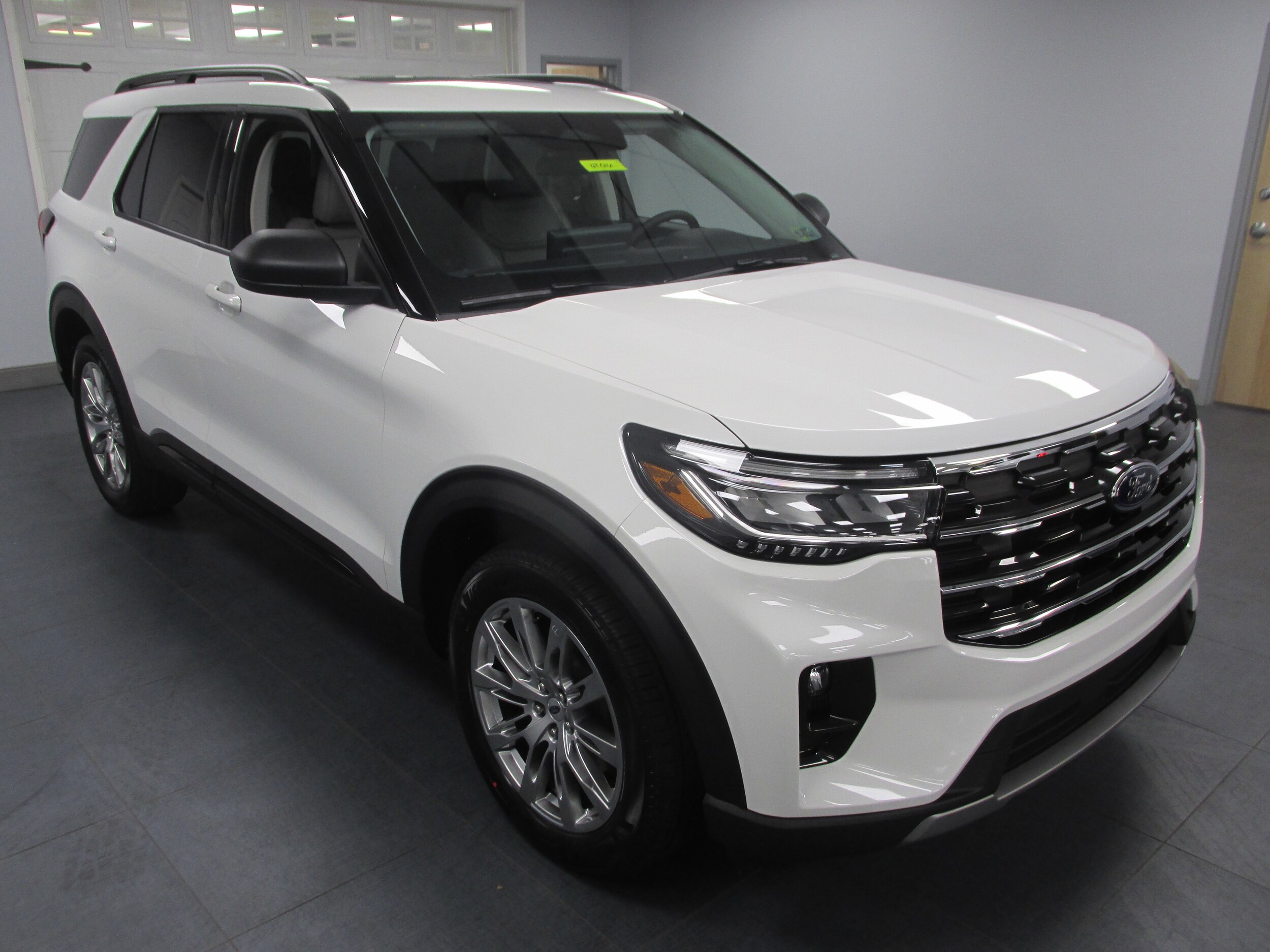 2026 Ford Explorer photo 3