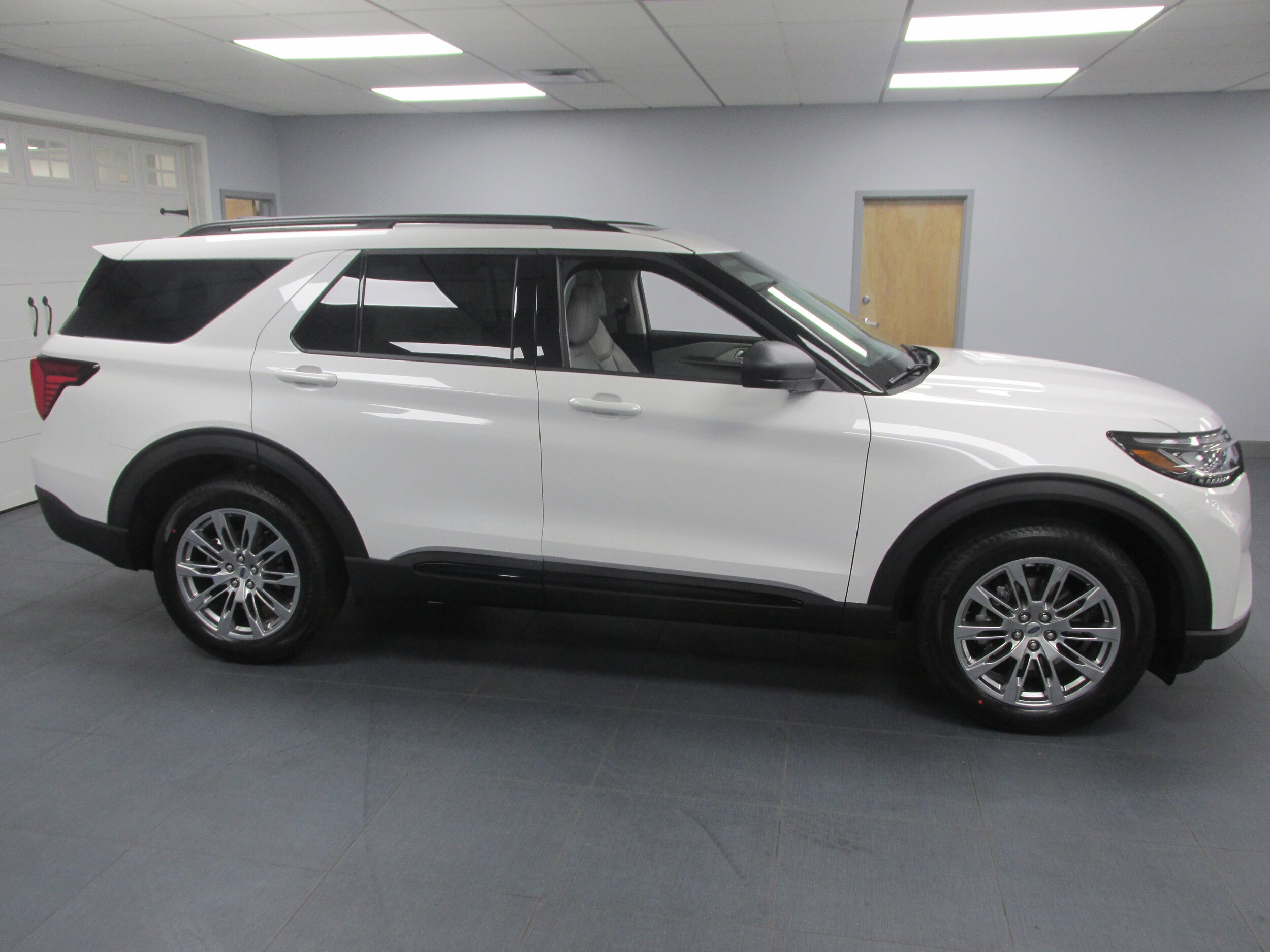 2026 Ford Explorer photo 4