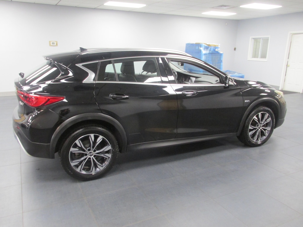 Used 2017 INFINITI QX30 SUV