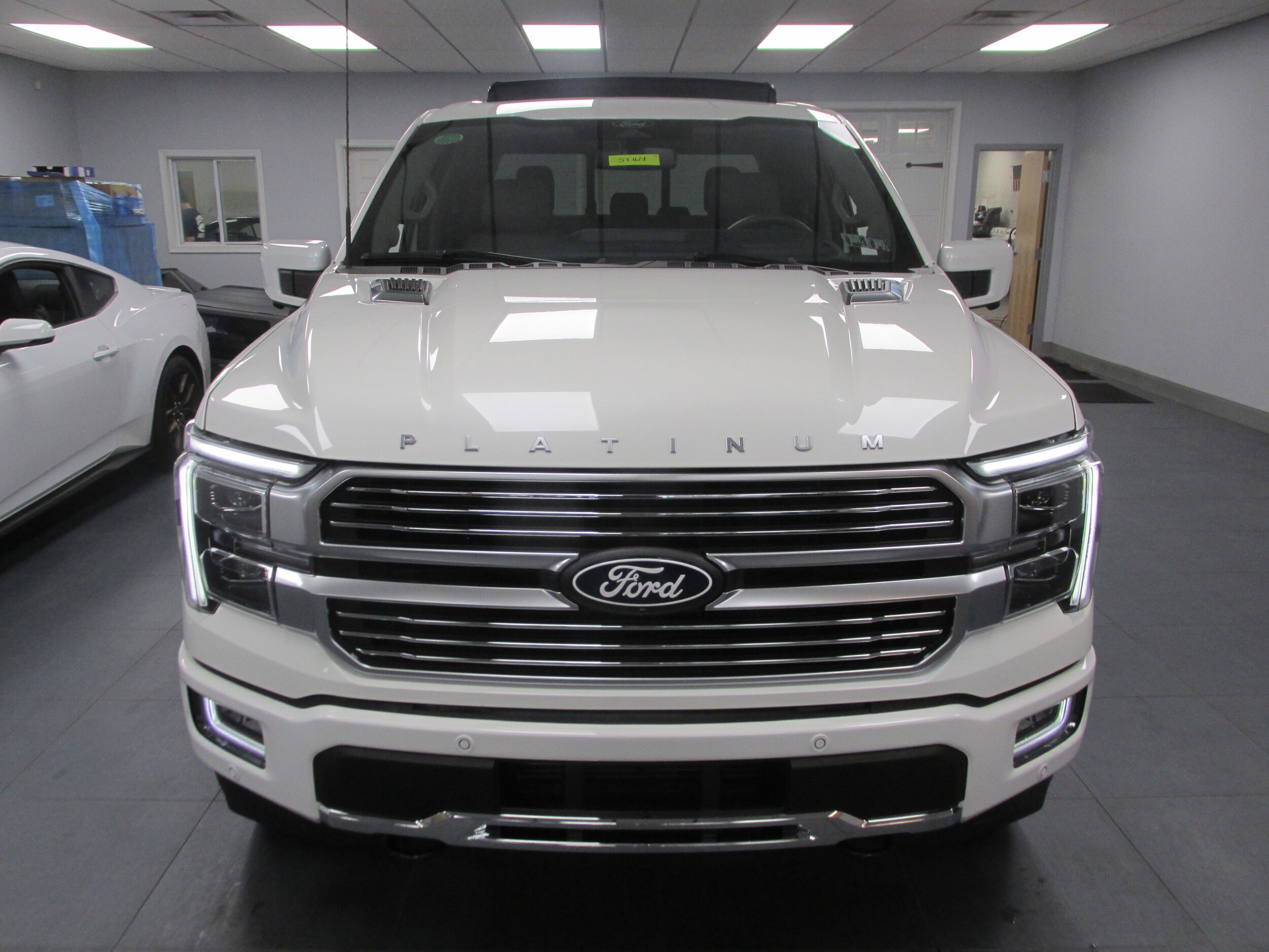2025 Ford F-150 Platinum photo 2