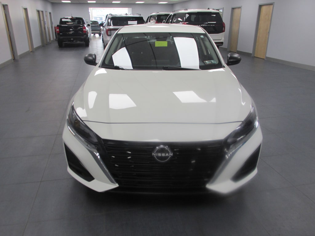 Used 2025 Nissan Altima SV Sedan